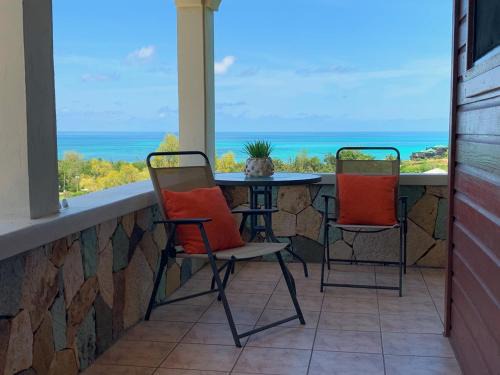 Valley Church Apartment | Tropical Apartment 1B