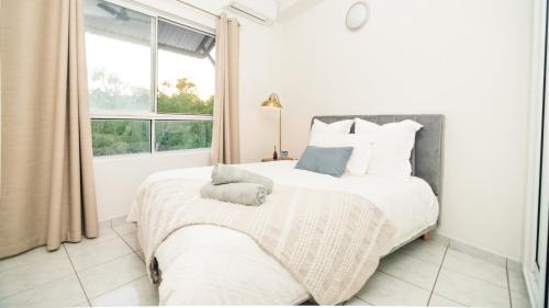 Woolner Apartment | Tropical Bliss in Woolner