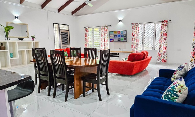 Apia House | Tropical Escape, Vailima | 3BR Free-Wifi, Netflix, Aircon