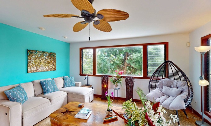 Kehena House | Tropical hideaway near Kehena Black Sand Beach with WiFi & washer/dryer