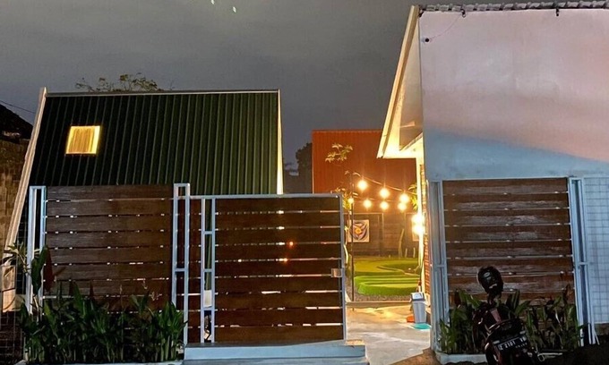 Depok Villa | Tropical House and Mini Golf Yogyakarta