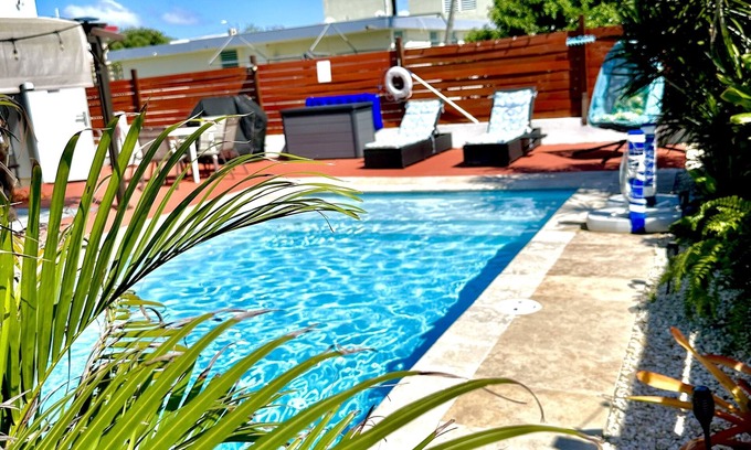 Levittown House | Tropical Oasis with pvt pool-near beach-La Placita-San Juan-Food-airport