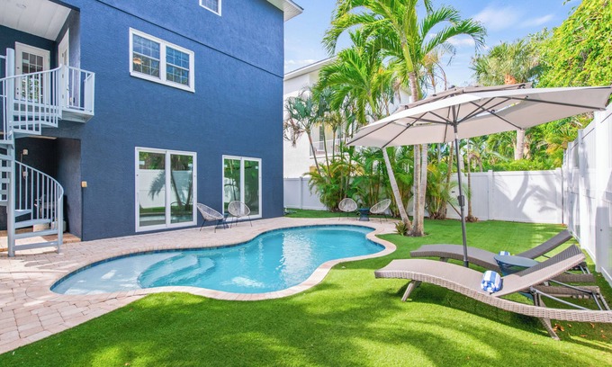 Anna Maria House | Tropical Paradise: 4BR Island Home w/Pool & Bay Views