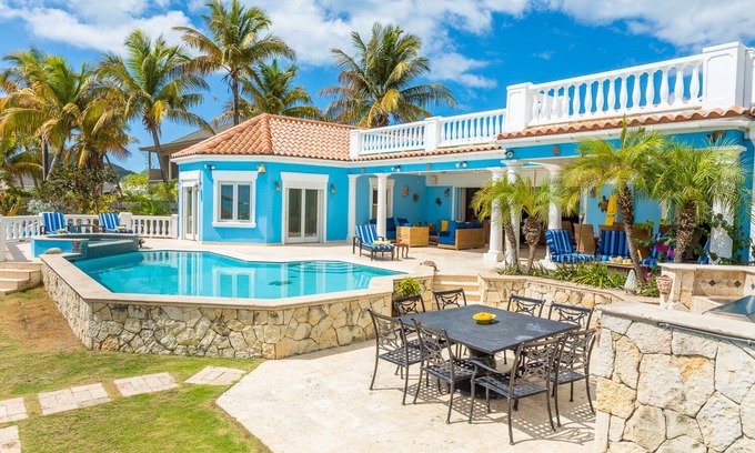 Jolly Harbour Villa | Tropical Paradise Villa with direct beach accesses in Jolly Harbour, Antigua