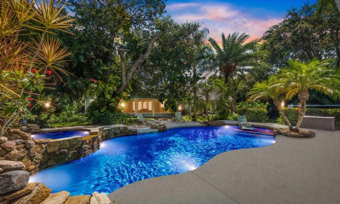 Stuart House | Tropical Resort Style Retreat w/Pool House 4BR, 3 Bath