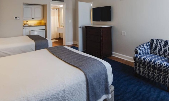 St. Pete Beach Hotel | Tropical View Villa 2BR With Balcony 4 Queen Beds at Island Grand at TradeWinds