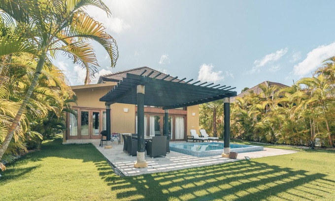 Punta Cana Villa | Tropical villa with pool at Green Village B843