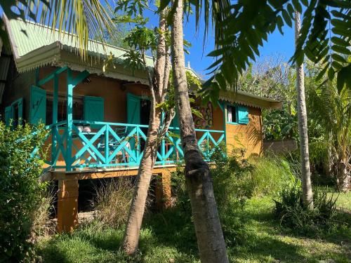 La Mivoie Ski Chalet | Tropical Wooden Lodge