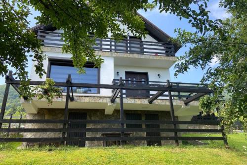 Bran House | Trout Cottage 2