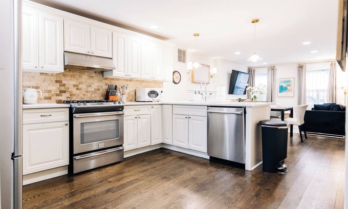 Historic Downtown Apartment | True 2-bed - 20 mins to NYC! Luxury Brownstone
