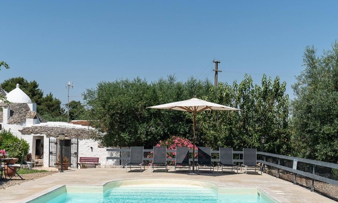 Putignano Villa | Trulli Nora con Piscina by Wonderful Italy