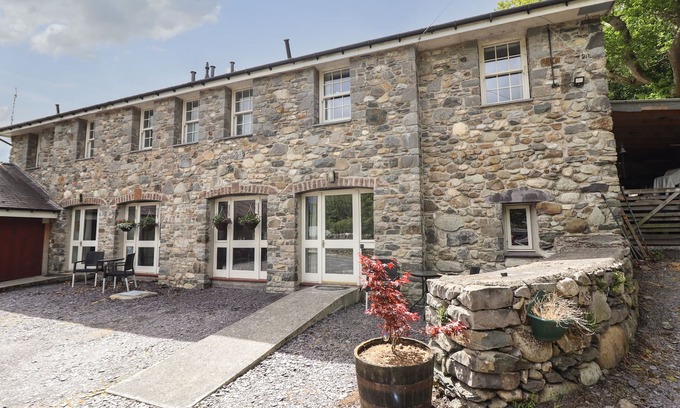 Bangor Apartment | TRYFAN, with a garden in Bangor