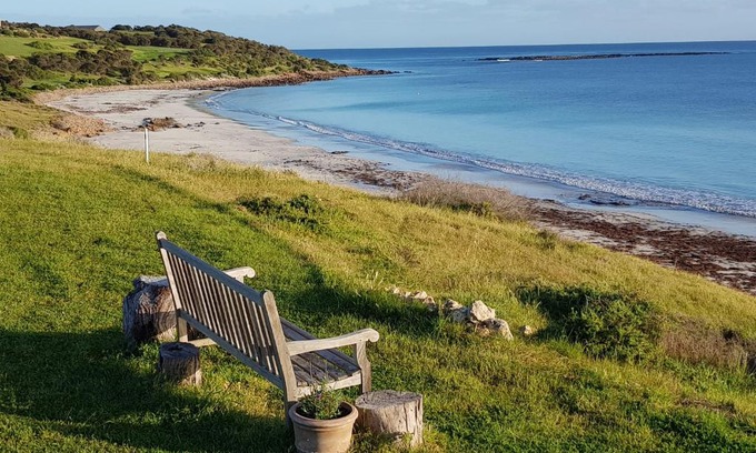 Emu Bay Villa | tu Emuz Stone Beachfront Villa, Emu Bay, Kangaroo Is