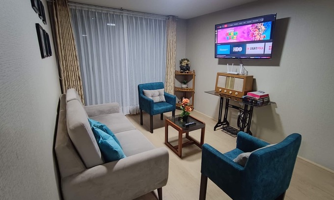 Cerro Colorado District Apartment | Tu Hogar Acogedor en la Ciudad con Estacionamiento Gratuito