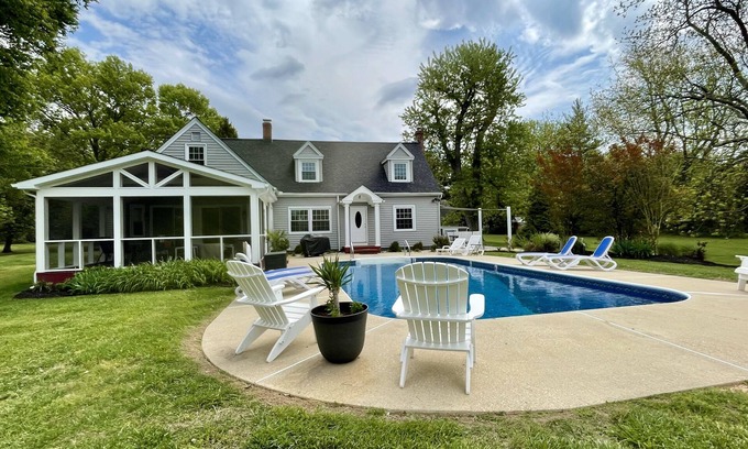 Unionville House | Tuckaway Cove. Book your fall get away now. New kitchen 2025