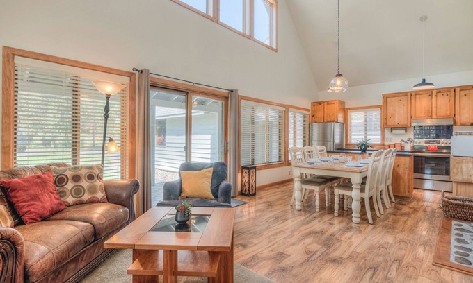 Deer Park Cabin | Tucked beneath the towering pines on the peaceful North end of Sunriver