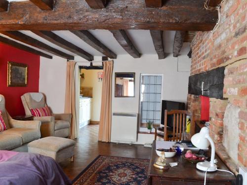 Romsey House | Tudor Cottage Studio