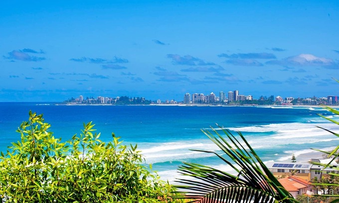 Tugun House | Tugun Lookout (Walk to Beach)