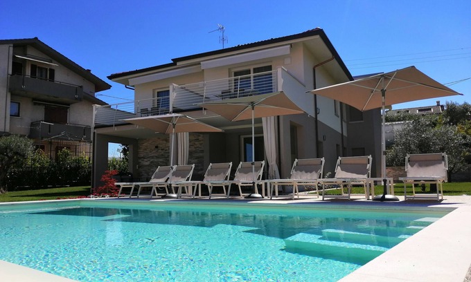 Lazise Apartment | "TULIPANO" Charming Apartment with Pool on Lake Garda