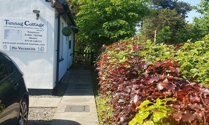 Benderloch House | Tunnag cottage is around 10 mins walk to a Beautiful Tralee beach