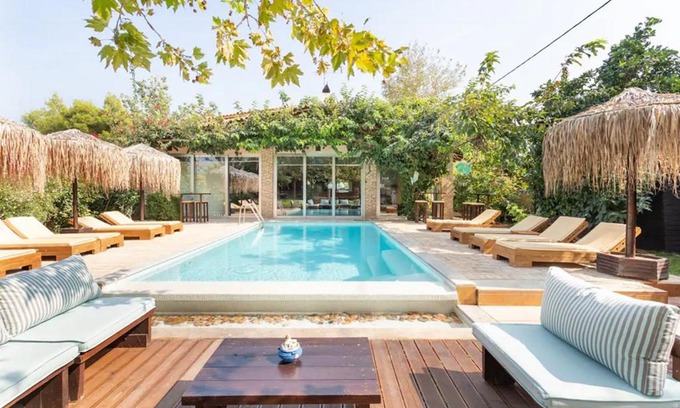 Nea Makri House | Turdus Merula Retreat