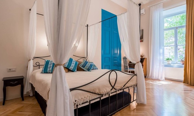 Chugureti House | Turpa - Bohemian Designer Loft on Aghmashenebeli