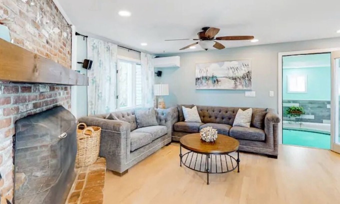 Hampton House | Turquoise Cottage - Indoor Pool,Hot Tub,Bring Your Pup,Short Walk to North Beach