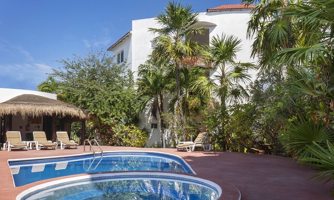 Alfredo V. Bonfil Apartment | Turtle B3 Spacious & Beachside Condo