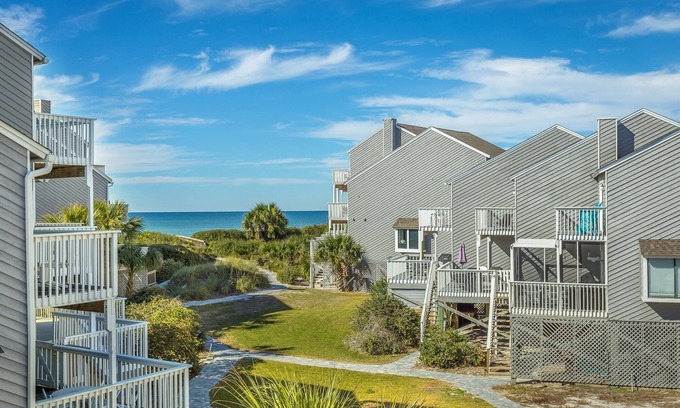 Port St. Joe Condo | Turtle Crawl = Gulf View! 75 steps to beach! Dog-friendly. Beach chairs +more.
