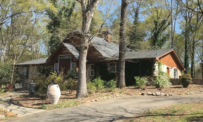 Jefferson Other | TUSCAN FARMHOUSE ON RURAL SHEEP FARM (Sleeps 8)