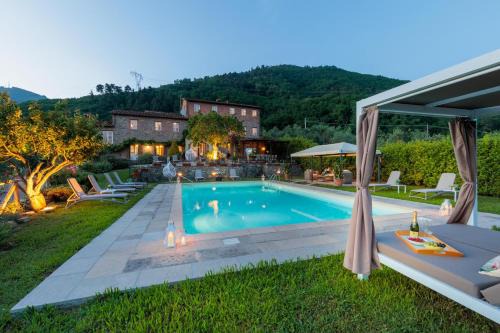 San Pietro a Marcigliano Villa | Tuscan Fizz, a traditional Stone villa with Pool