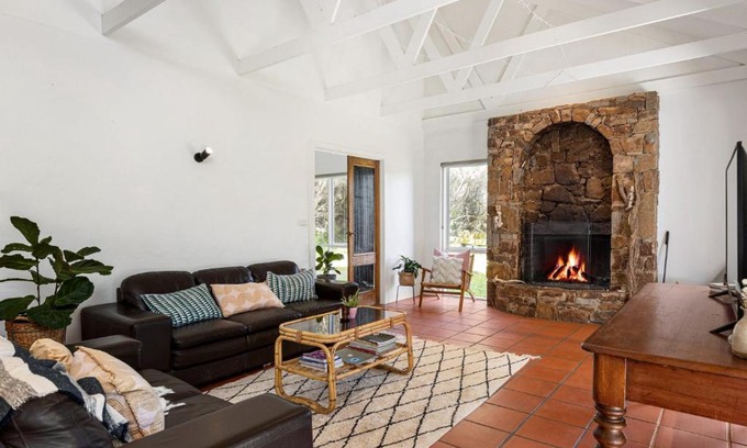 St. Andrews Beach House | Tuscan style ocean beach escape on the Peninsula only 400m to beach