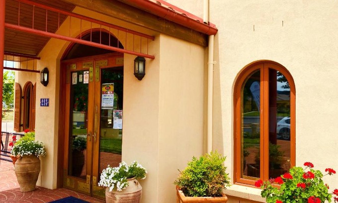 Myrtleford Apartment | Tuscan Villa in Myrtleford