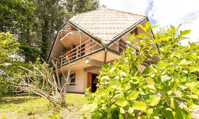 Avaglio Villa | Tuscany Chalet, 4 Br House With Parking By Halldis