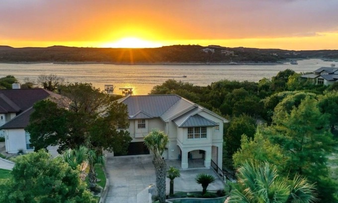Point Venture House | Tuscany - Lake Travis Lakefront - Private Dock
