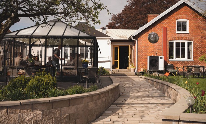 Skurup Bed & Breakfast | Två Systrar B&B