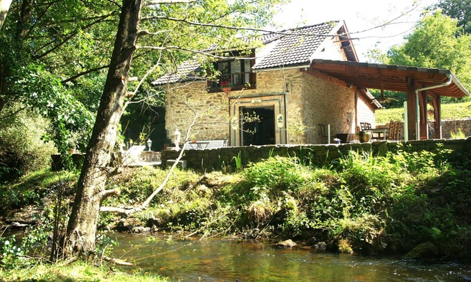 Elan Limousin Avenir Nature House | Twelfth-century mill in a green setting.