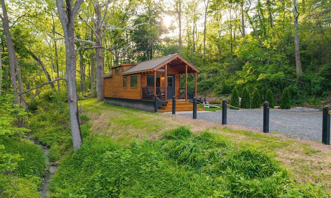 Herndon Cabin | Twilight Escape nTiny home in Herndon Pa