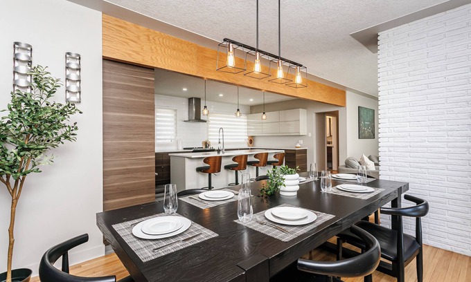 North Central Edmonton House | Twin bed Dreams W/AC - Near Rogers Place/RAH/NAIT