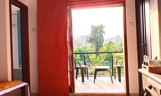 Polgasowita Villa | Twin/Double Room at Charming Boutique Property-Wi-Fi,AC @ out skirts' of Colombo