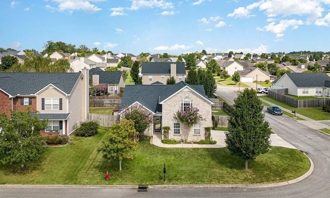 Spring Hill House | Twin Feather 6004 - Sleeps 8