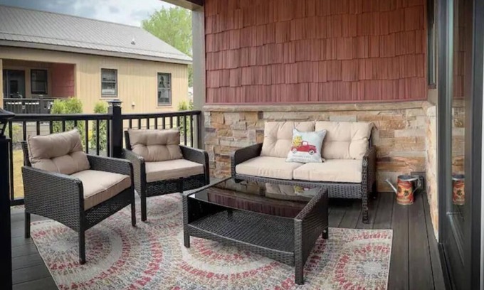 Sylvan Beach House | Twin Getaway Cottages - The Pair