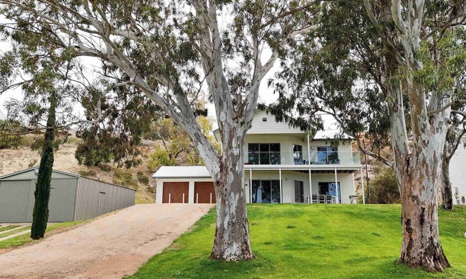 Seymour House | TWIN GUMS - EXCLUSIVE RIVERFRONT PROPERTY - TAILEM BEND
