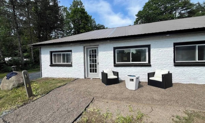 Northville House | Twin Pines Lake resort 2