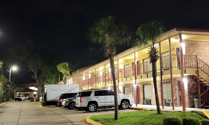 Biloxi Hotel | Twin Star Lodge