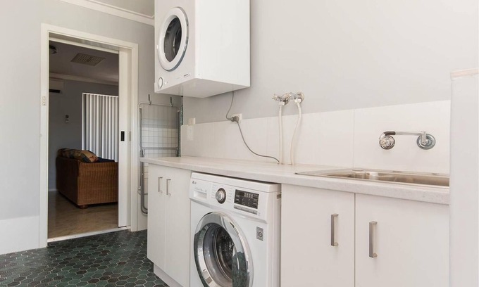 Dawesville RV Rental | Twin Waters Caravan Park - Dawesville