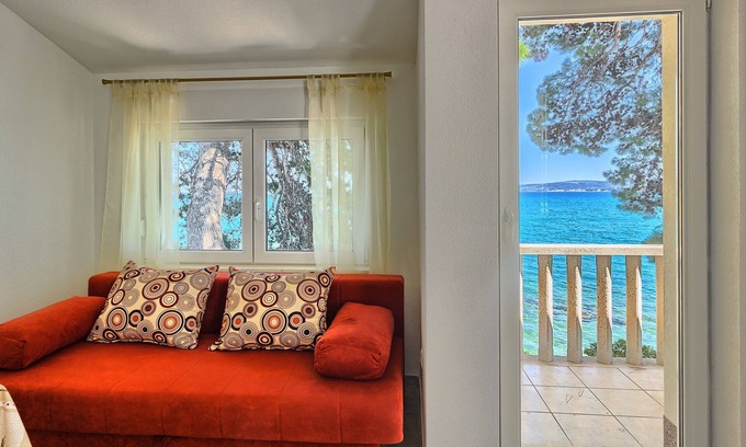 Kastel Stafilic Apartment | Two bedroom apartment near beach Kaštel Štafilić, Kaštela (A-21981-b)