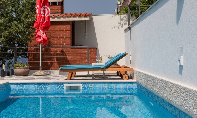 Celina Apartment | Two bedroom apartment near beach Zavode, Omiš (A-1021-b)