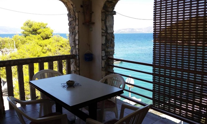 Crkvice Apartment | Two bedroom apartment with terrace and sea view Cove Crkvice, Pelješac (A-17667-a)
