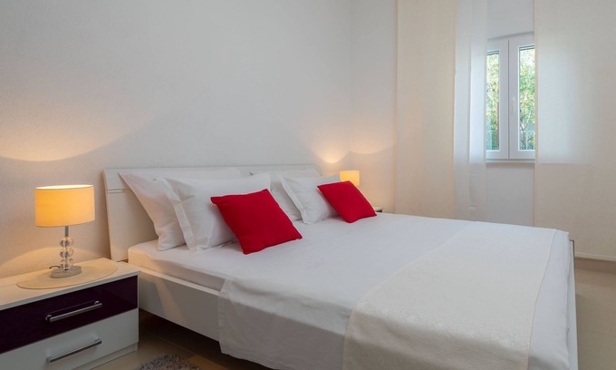 Seget Vranjica Apartment | Two bedroom apartment with terrace and sea view Seget Vranjica, Trogir (A-978-b)